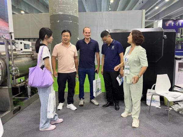 参加第8届环博会广州站